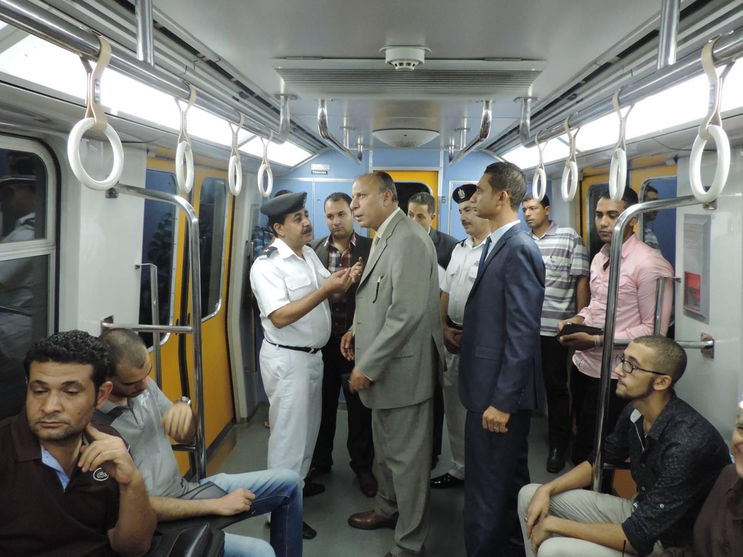 مجهولون يطلقون قنبلة غاز بمحطة مترو منشية الصدر