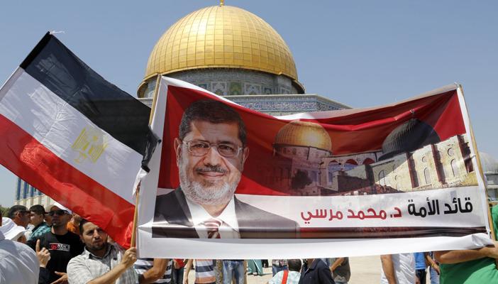 بالفيديو.. فلسطينية مسنة تبكي: اتركوا مرسي واعدموني بدلاً منه