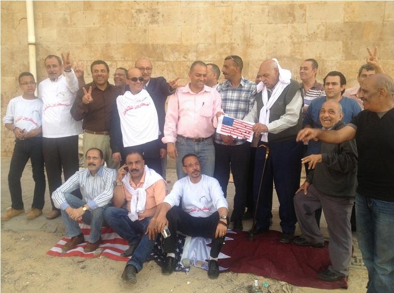 بالصور..عسكريون متقاعدون يعتصمون بالاسكندرية لإسقاط مرسي