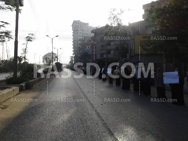 سلسلة بشرية على طرق “المنصورة – أجا” تنديدا بالانقلاب