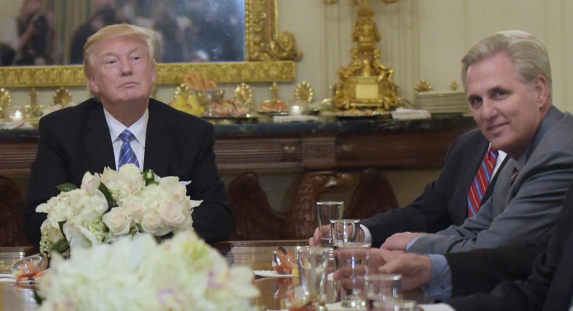 زعيم الجمهوريين في تسريب يؤكد: أقسم أن ترامب تلقى أموالاً من روسيا