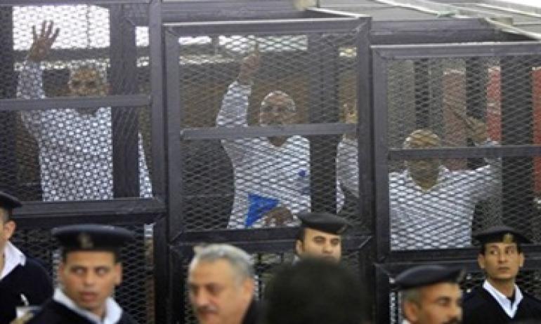 بدء محاكمة “بديع” و 47 من مناهضي الانقلاب بـ”أحداث قليوب”