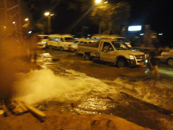 غرق كورنيش النيل بأسوان قبل ساعات من زيارة “محلب”