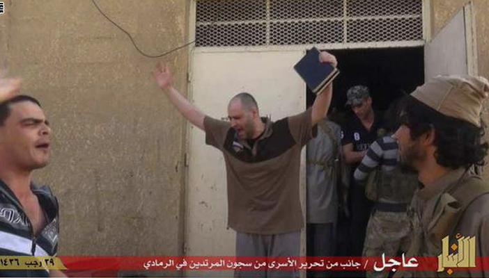 بالصور.. داعش يطلق سراح الجنائيين من سجون الرمادي