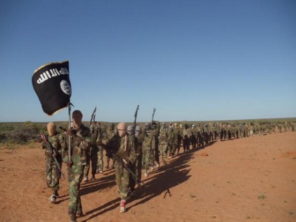 مقاتلة مجهولة تقصف معسكر “الشباب المجاهدين” بالصومال