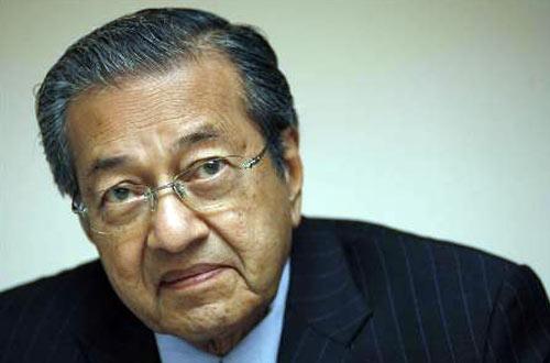 مهاتير محمد: استخبارات دولية وراء اختفاء الطائرة الماليزية