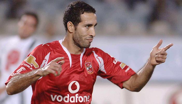 بالفيديو.. نشطاء يعيدون نشر أمجاد أبو تريكة