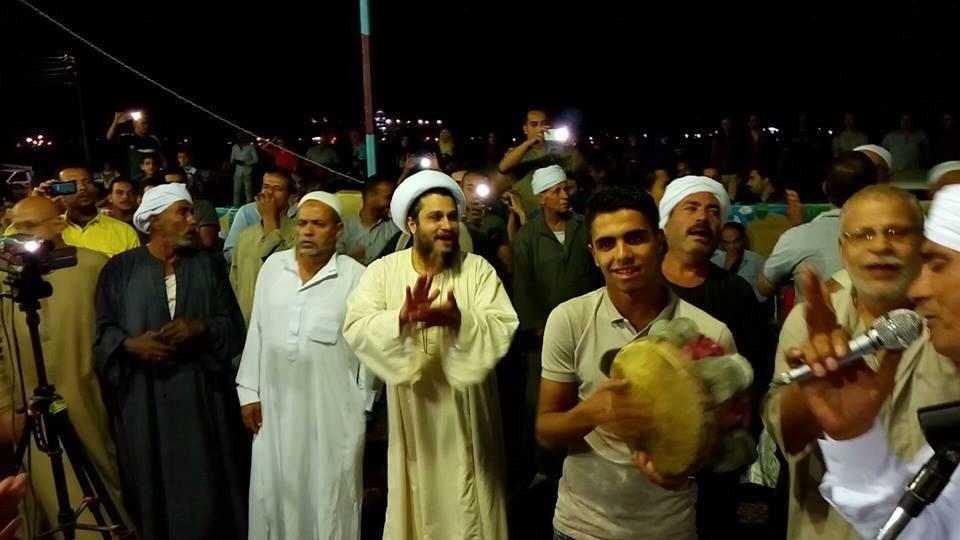 حفل صاخب وسط مقابر “الشرقية”.. ونشطاء: الشيعة انتشروا