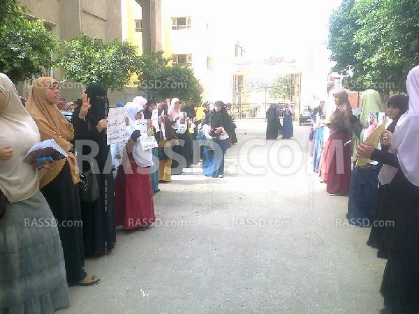 مسيرة لطالبات الأزهر بتفهنا الأشراف للمطالبة بإقالة الطيب