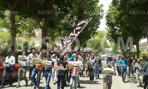 “طلاب ضد الانقلاب” يحرقون يحرقون صور السيسي في جامعة أسيوط