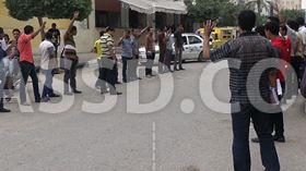 سلاسل بشرية لطلاب جامعة الفيوم تنديدا بمسرحية الرئاسة