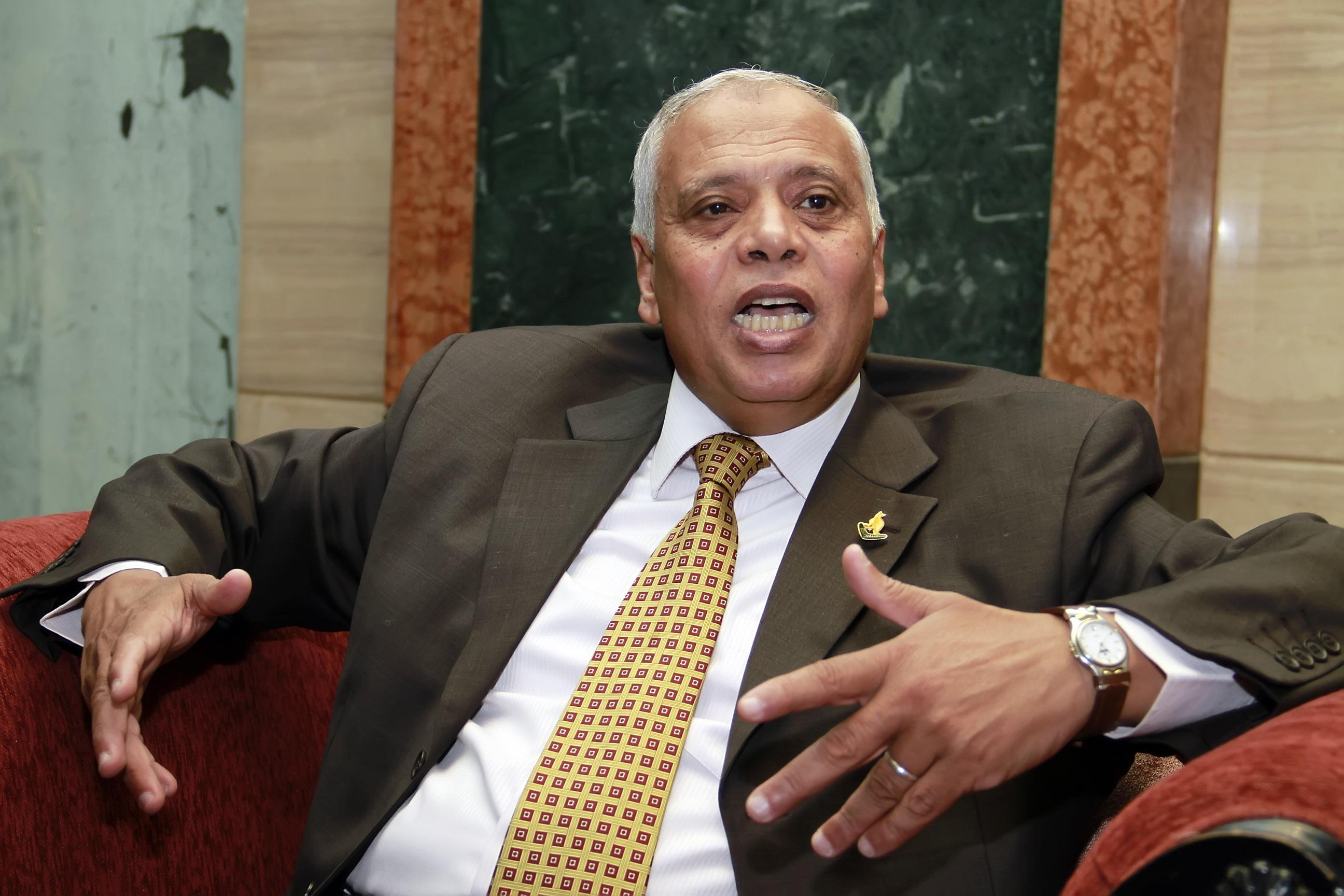 بالفيديو ..خبير عسكري يلمح إلى تورط أجهزة مخابرات في حادث الطائرة