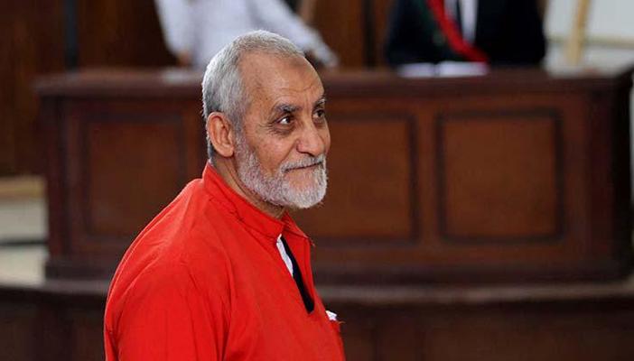 بالفيديو.. محمد بديع ببدلة الإعدام يردد تكبيرات العيد