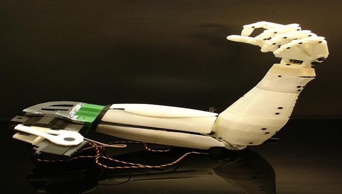 ن. تايمز: علماء يطورون ذراعاً صناعية يتحكم بها المخ