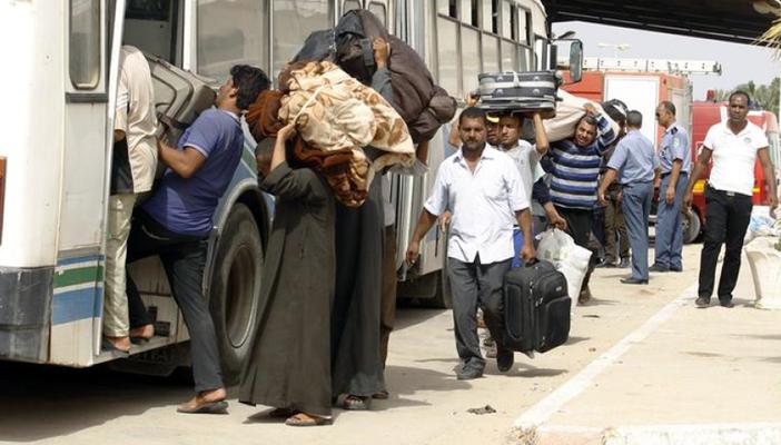 مصريون يعودون للعمل في ليبيا.. الهروب من الفقر إلى الموت