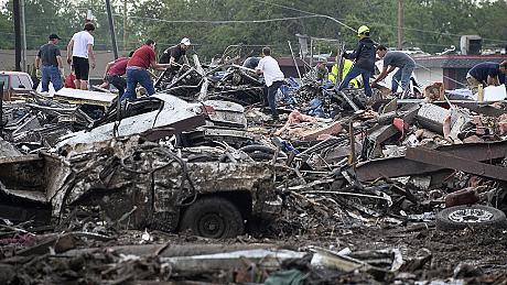 إعصار أوكلاهوما يخلف مئات القتلى والجرحى