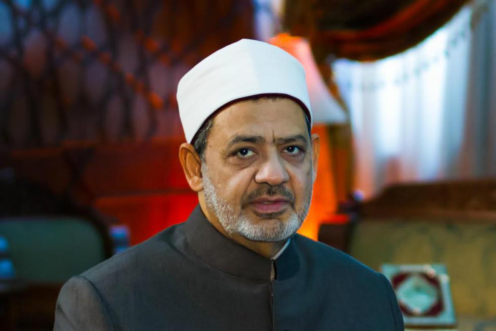 الأزهر يتحمل نفقات تعليم صاحب مقولة: “أمي ماتت ومات معها كل شيء”