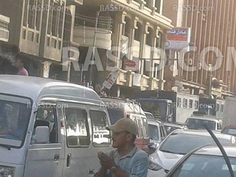 وسط حشود أمنية غفيرة.. العشرات من أنصار السيسي في مسيرة بالمنصورة