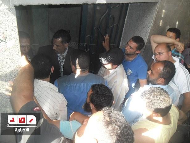 مشادة بين عمال”ناتجاس” وأمن الوزراء وأفراد الجيش يتصدون لهم