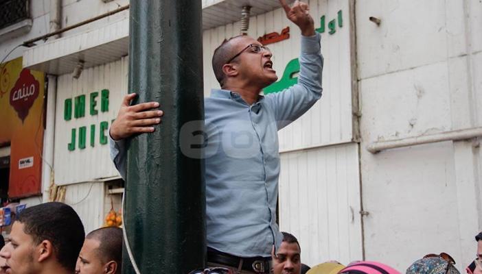 بالصور.. وقفة لحملة الماجستير أمام الوزراء للتوقيع على قرار تعيينهم