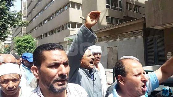 بالصور.. وقفة للعاملين بشركة النيل أمام مجلس الوزراء للمطالبة بحقوقهم