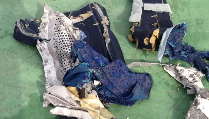 البحرية الأميركية: تم تحديد موقع 100 قطعة من حطام الطائرة المصرية