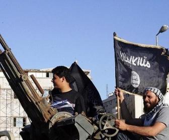 الجارديان: داعش لا يتقدم بقوته بل لضعف خصومه