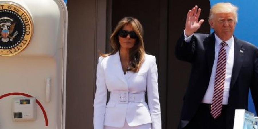 بالفيديو.. “ميلانيا” تدفع يد ترامب بعيدًا وترفض إمساكها في “إسرائيل”