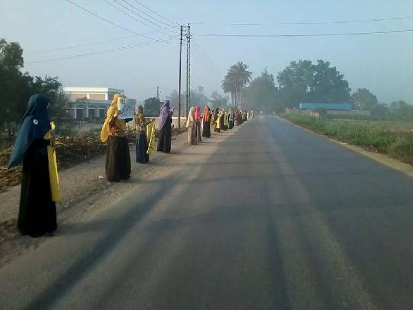 سلسلة بشرية رفضا للانتخابات الرئاسية بإيتاي البارود