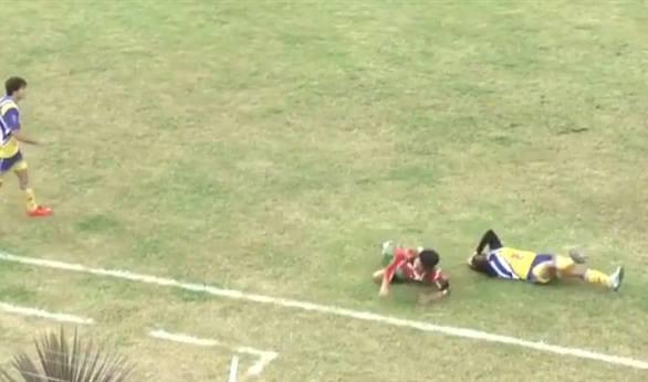 بالفيديو.. وفاة لاعب أرجنتيني داخل الملعب