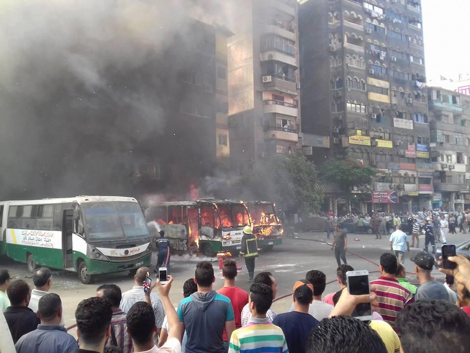 بالصور.. حريق هائل أمام مستشفى أحمد ماهر