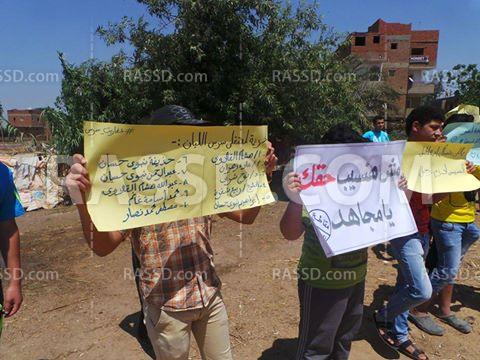 سلسلة بشرية رافضة للانقلاب بمحطة قطار سرس الليان