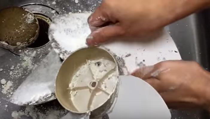 بالفيديو.. كيف تنظفين شفاط مطبخك بطريقة بسيطة؟