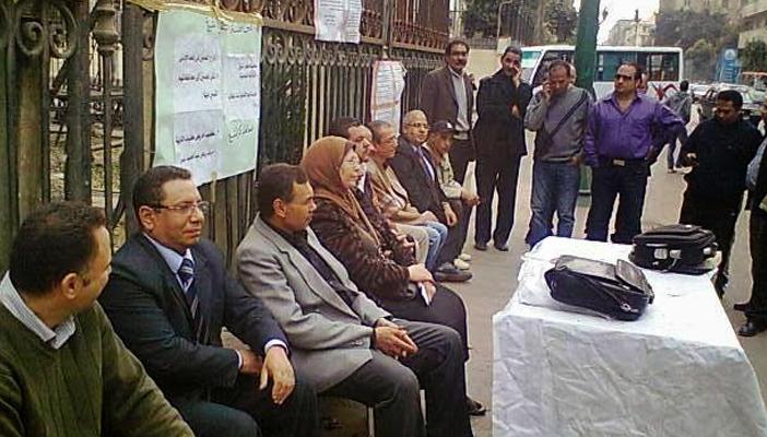 تظاهرات للمعلمين والعاملين بـ”رعاية الأحداث” أمام مجلس الوزراء