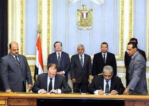 عقدين بإجمالي تمويل 1011 مليون للنهوض بالسكك الحديدية