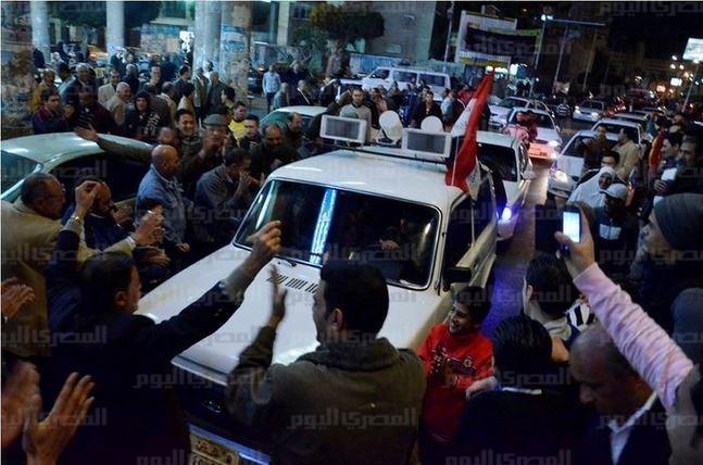 سيارات الجيش تجوب شوارع بورسعيد بأغاني مؤيدة للسيسي