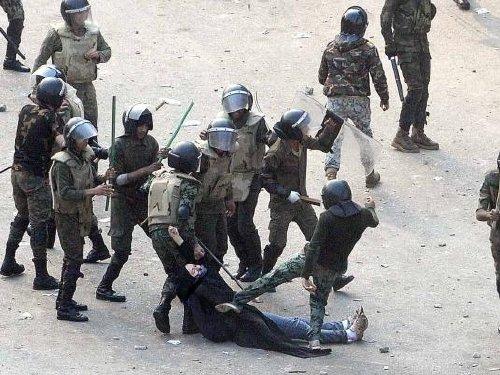 آخرهم سيدة أبو قرقاص ..5 حوادث تعرية  أثارت الرأي العام المصري