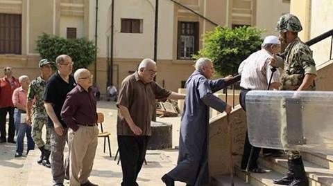 بيزنس ويك: نسبة الإقبال تنخفض فى مصر وتنتقص من السيسى