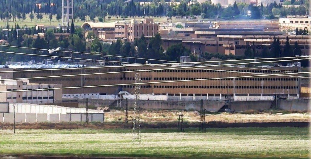 المعتقلون يحتجزون مدير سجن “حماة المركزي” بسوريا