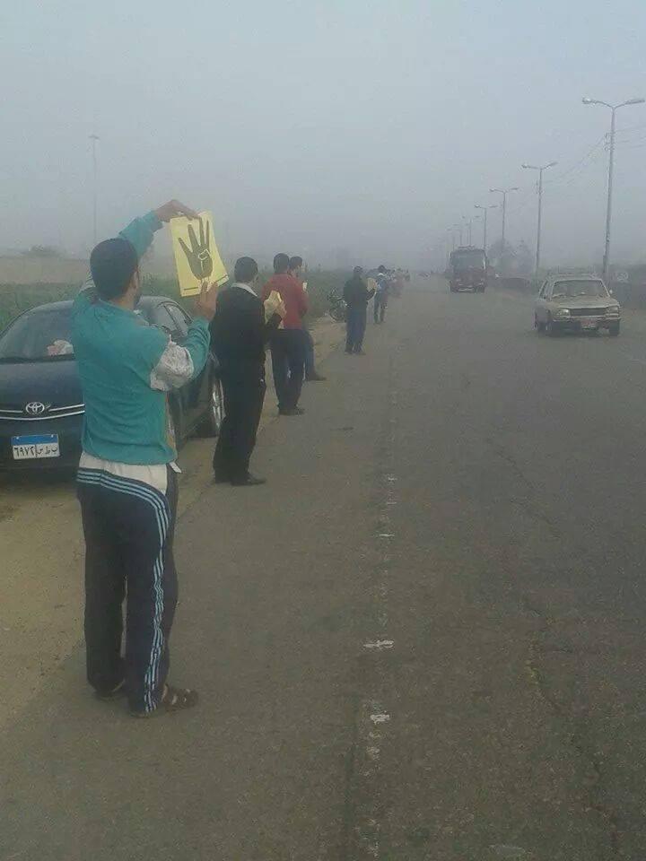 سلاسل بشرية بإيتاي البارود تنديدا بانتخابات العسكر