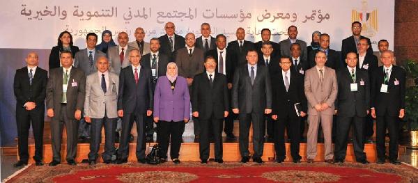 الرئيس: لن نخون المجتمع المدني ونرحب بدعم الدول الصديقة