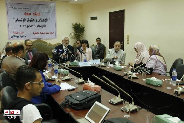 خبراء يحذرون من خطورة زواج الإعلام ورجال الأعمال