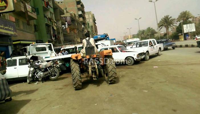 تكدس السيارات أمام محطات الوقود بأسيوط