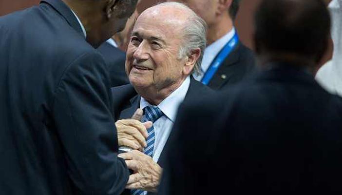 رئيس الاتحاد الانجليزي : لايمكن أن تستمر كرة القدم مع بلاتر