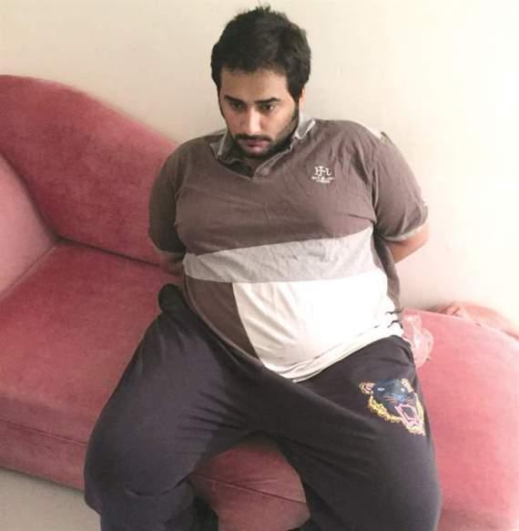 زوجان كويتيان يعذبان طفلتهما حتى الموت ويضعان جثتها في الثلاجة