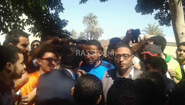 بالصور.. جولة رئيس جامعة الأزهر بفرع أسيوط استغرقت 7 دقائق