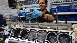 اتفاقيات مصرية إيطالية لنقل مصانع كثيفة العمالة لمصر