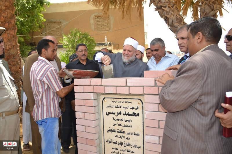 وزير الأوقاف يضع حجر الأساس لـ 800 وحدة سكنية بالخارجة