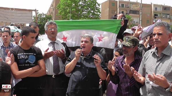 وقفة اخوانية لمناصرة سوريا بالإسماعيلية