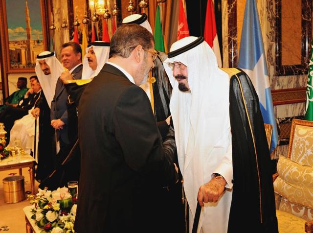 أسوشيتد برس: السعودية تسعى لتخفيف الحمل عن مصر